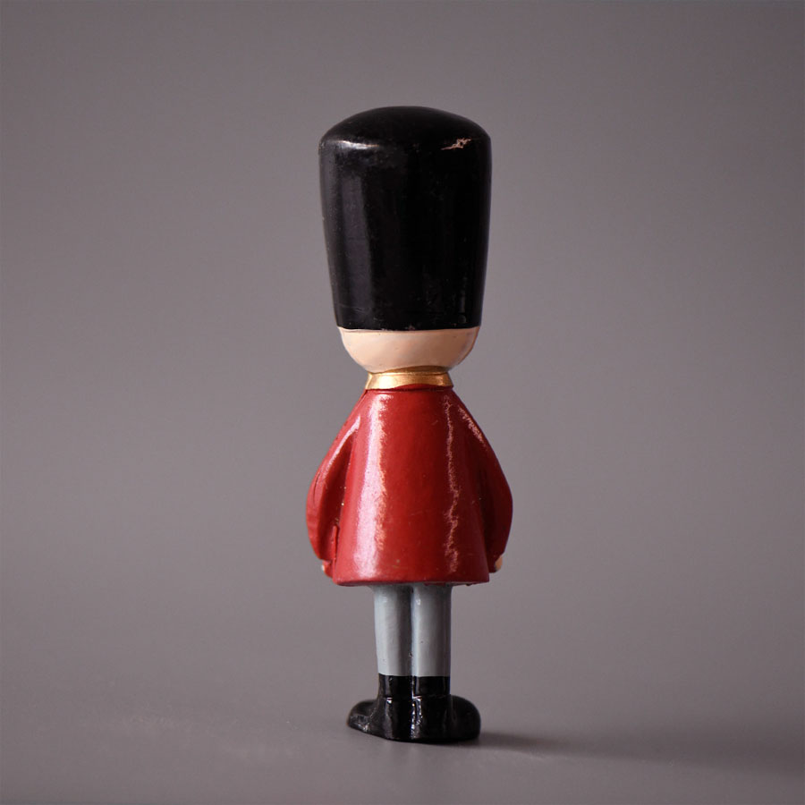 Nutcracker Puppet Soldier, Res - огляд і ціна Nutcracker Figurine